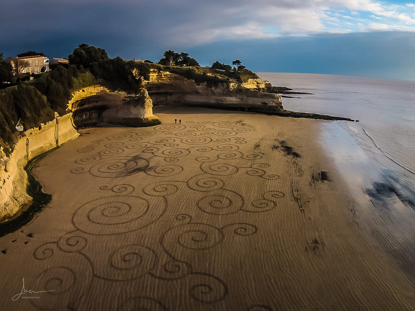 Beach art cercles