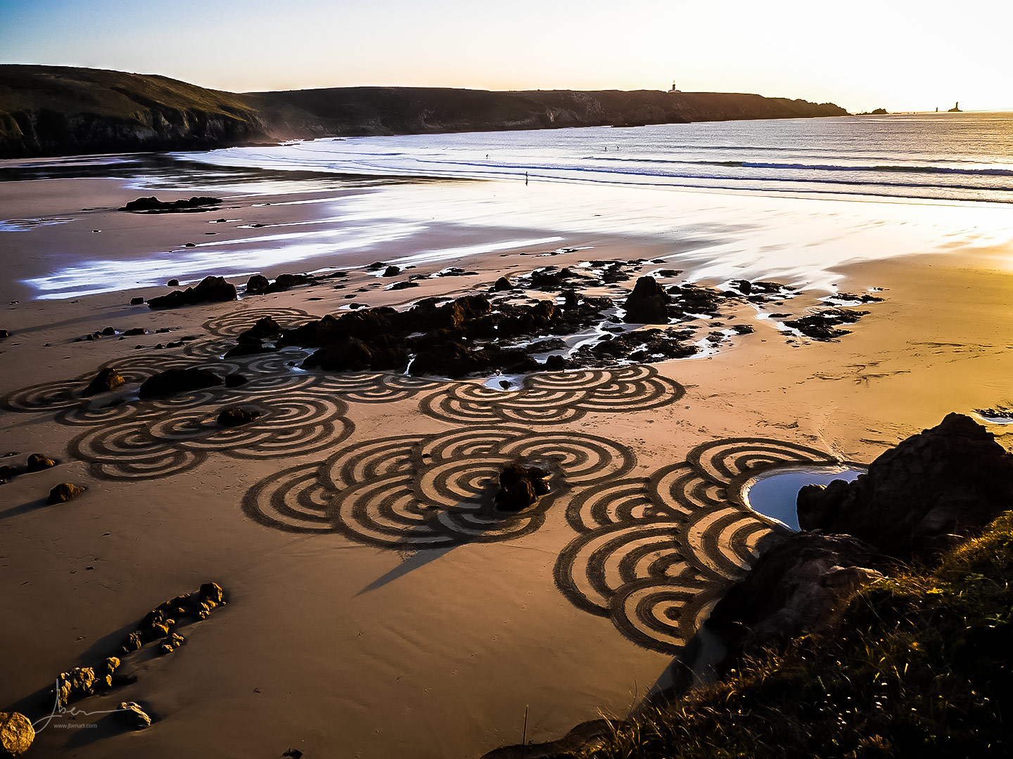 Beach art patterns on the rocks