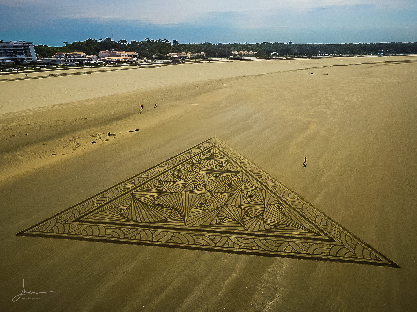 beach art triangle doodle